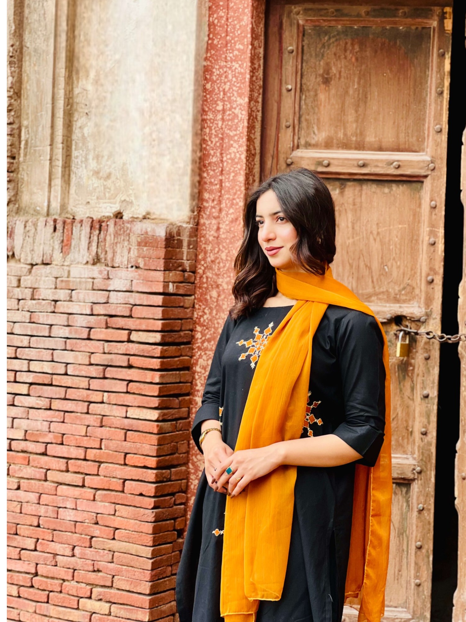 Black Hand-Embroidered Three-Piece Dress – Simple & Elegant Black Hand-Embroidered Three-Piece Dress – Simple & Elegant