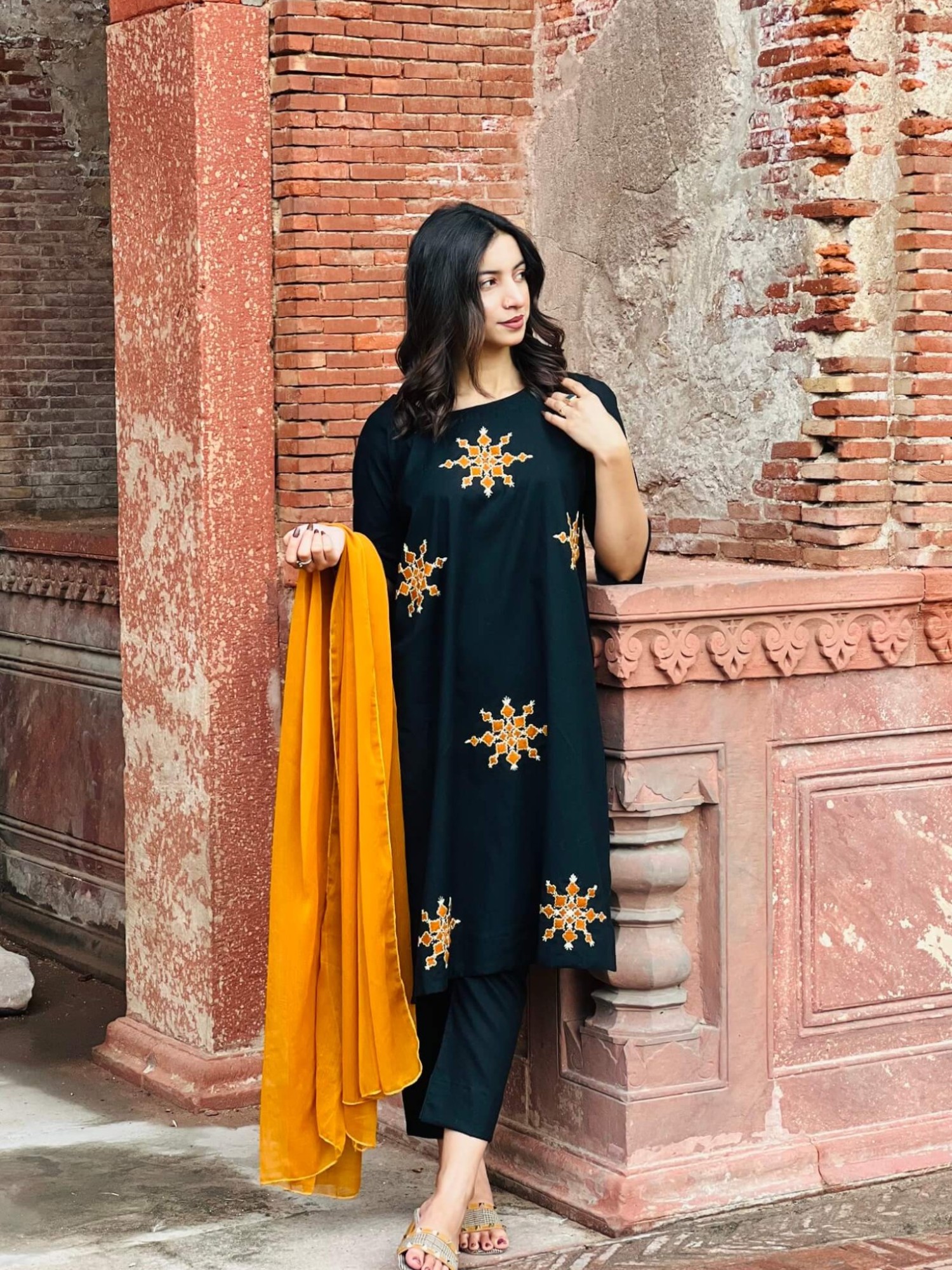 Black Hand-Embroidered Three-Piece Dress – Simple & Elegant Black Hand-Embroidered Three-Piece Dress – Simple & Elegant