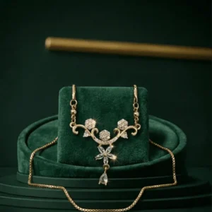 white-floral-pendant-necklace